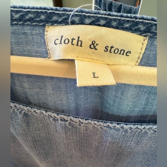 Anthropologie Cloth & Stone  Bell sleeve  Blouse Size Large  soft Tencel denim - Picture 3 of 8